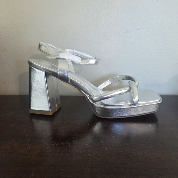 Fancy Queen Silver Strappy Square Toe Block Heels New In Original Box Size 8 - Picture 7 of 14